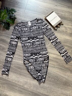 Vintage 90s Y2K Best Cody Sheer Black & White Aztec Long Sleeve Bodysuit. Size S
